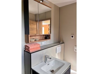 Bad mit WC und Dusche