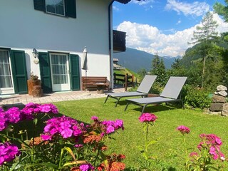 An oasis of relaxation with a magnificent display of bl