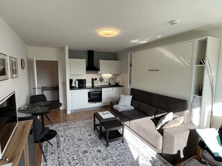 Wohn-/Schlafbereich mit offener Küche