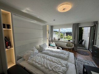 Wohn-/Schlafbereich mit offener Küche