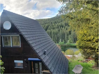 Das Haus liegt mitten in der Natur
