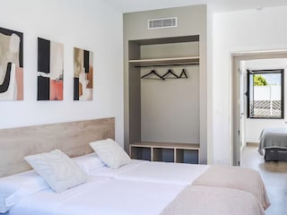 Schlafzimmer 1