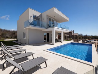 Villa Neoma – am Meer mit beheiztem Pool