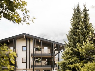 12) Außenansicht Sommer Hotel