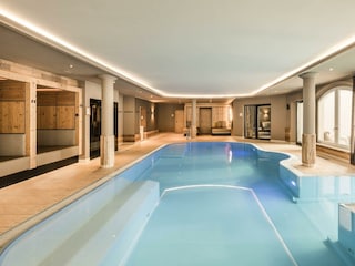 85) Schwimmbad 3