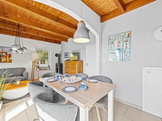 Wohnzimmer mit integriertem Essbereich