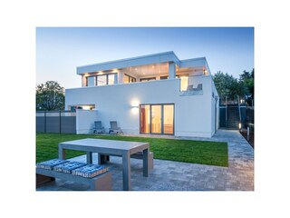 Garten mit Grillplatz und Liegen