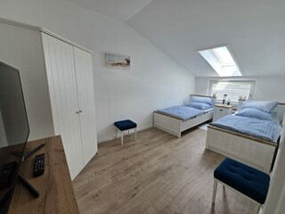 Schlafzimmer 2