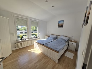 Schlafzimmer 1