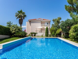 Apartment Splitska  1