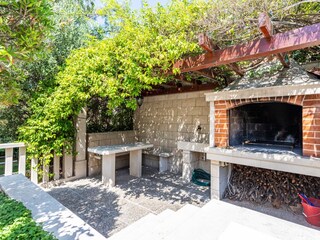 Apartment Splitska  9