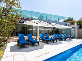 Apartment Splitska  11