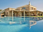 Villa with salt water - heated pool