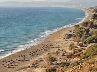 Blick auf Strand und Meer