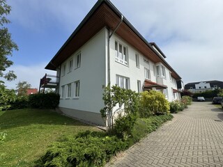 Die Wohnung befindet sich im EG links