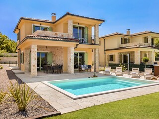 Villa Pinaza A am Meer mit beheiztem Pool
