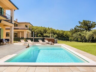 Villa Pinaza A am Meer mit beheiztem Pool