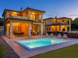 Villa Pinaza A by the sea with heated pool