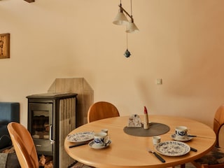 Esstisch am Kaminofen