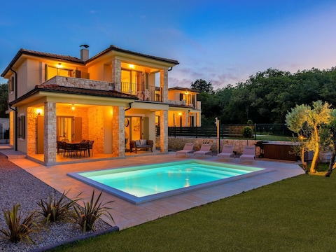 Villa Pinaza B mit beheiztem Pool, Sauna und Whirlpool in Vrbnik