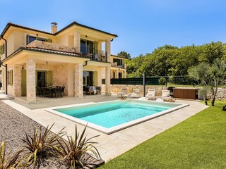 Villa Pinaza B am Meer mit beheiztem Pool