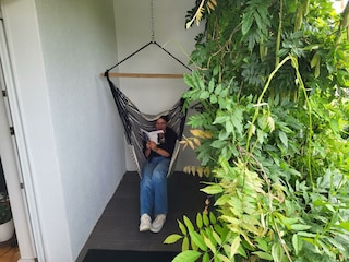 Hängesessel auf dem Balkon