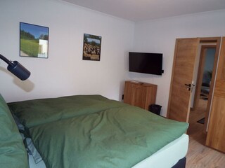 Schlafzimmer 1 mit TV