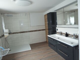 großzügiges Komfortbad