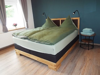 Schlafzimmer 1