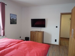 Schlafzimmer 2 mit TV