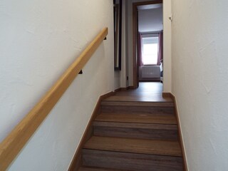 Flur mit Treppe ins Obergeschoss