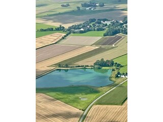 Idyllische Lage zwischen Wiesen und Feldern