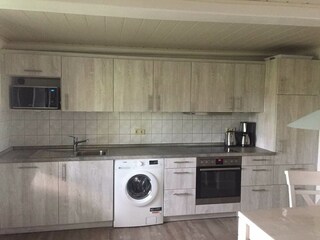 Gut ausgestattete Küche