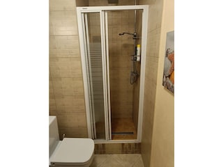 das kleine Badezimmer im Erdgeschoss