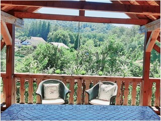 Großer überdachter Balkon