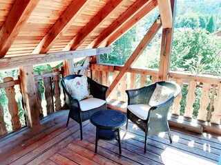 Großer überdachter Balkon