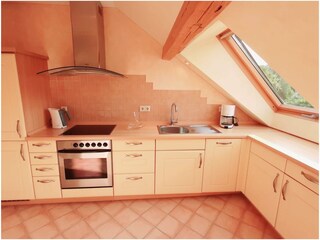 Gut ausgestattete Küche