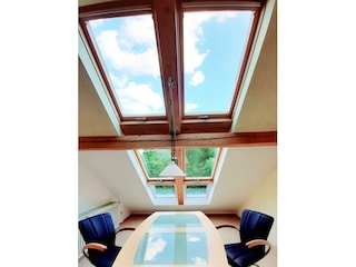 Essplatz mit Blick zum Himmel