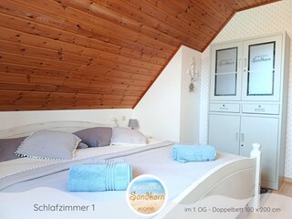 Schlafzimmer 1