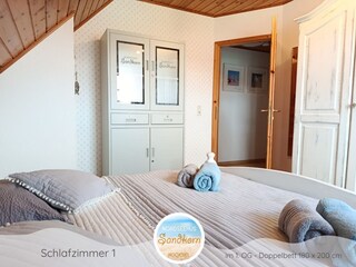 Schlafzimmer 1