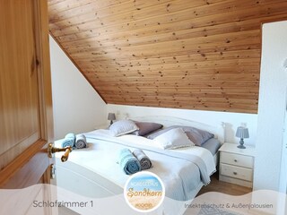 Schlafzimmer 1