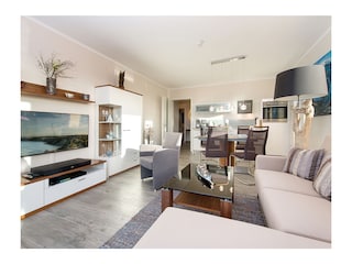 Wohnzimmer mit Essbereich