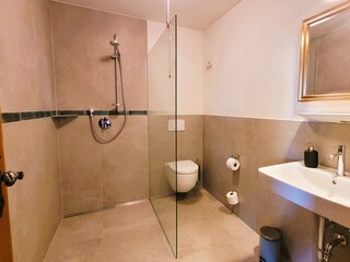 1. OG: en suite Badezimmer 2