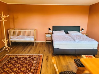 1. OG: Schlafzimmer 2, 28 m²