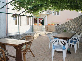 Apartment Njivice  8