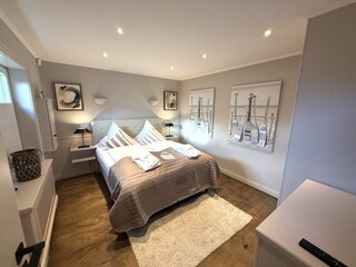 Das erste Schlafzimmer