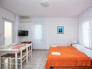 Apartment Pirovac  1