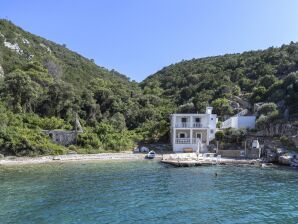 Casa vacanze Two bedroom house near beach Cove Pokrivenik, Hvar K-12040
