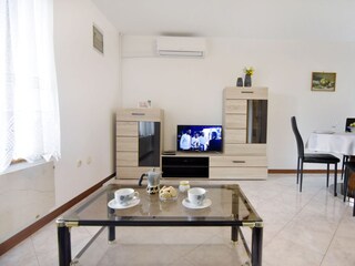 Apartment Lovrecica  8