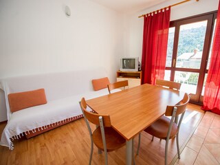 Apartment Grebastica  11